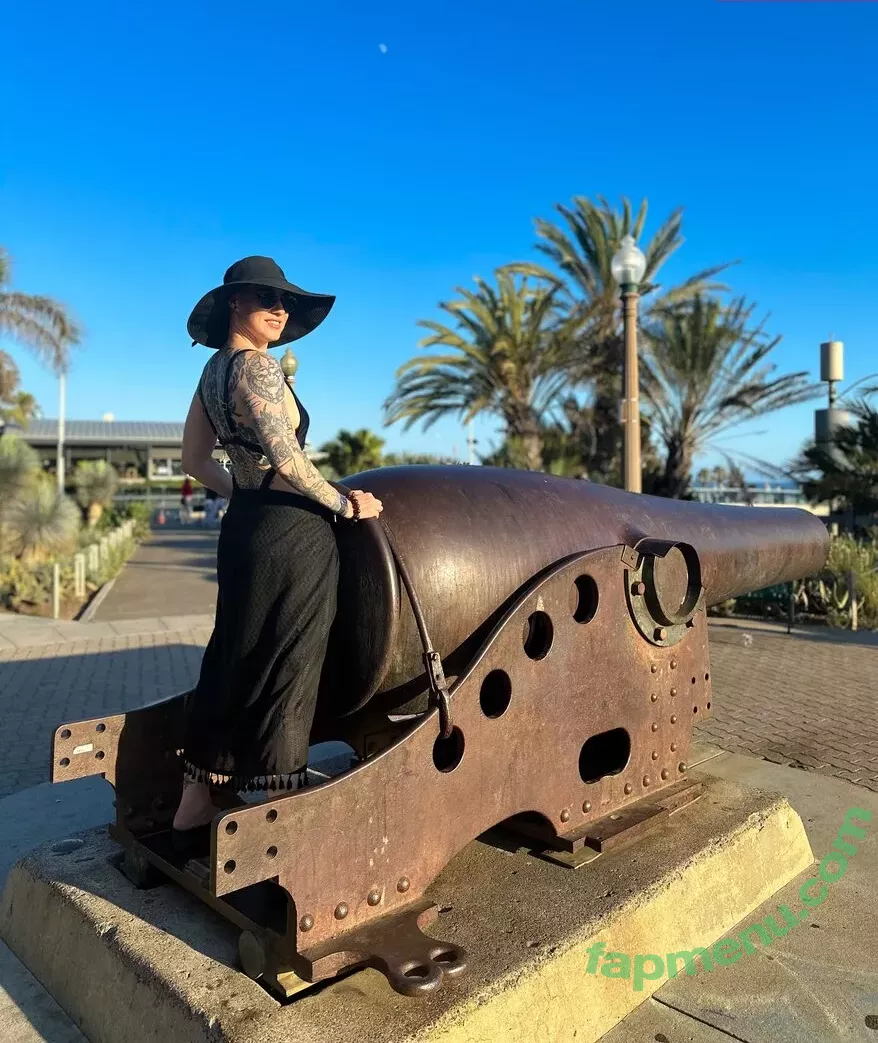 Comicbookgirl19 nude photo #0959 (DanikaXIX / pirateflagnislandgirl)