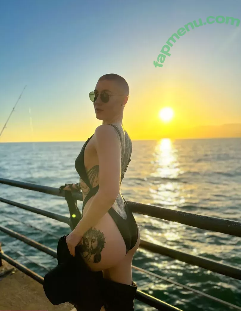 Comicbookgirl19 nude photo #0964 (DanikaXIX / pirateflagnislandgirl)