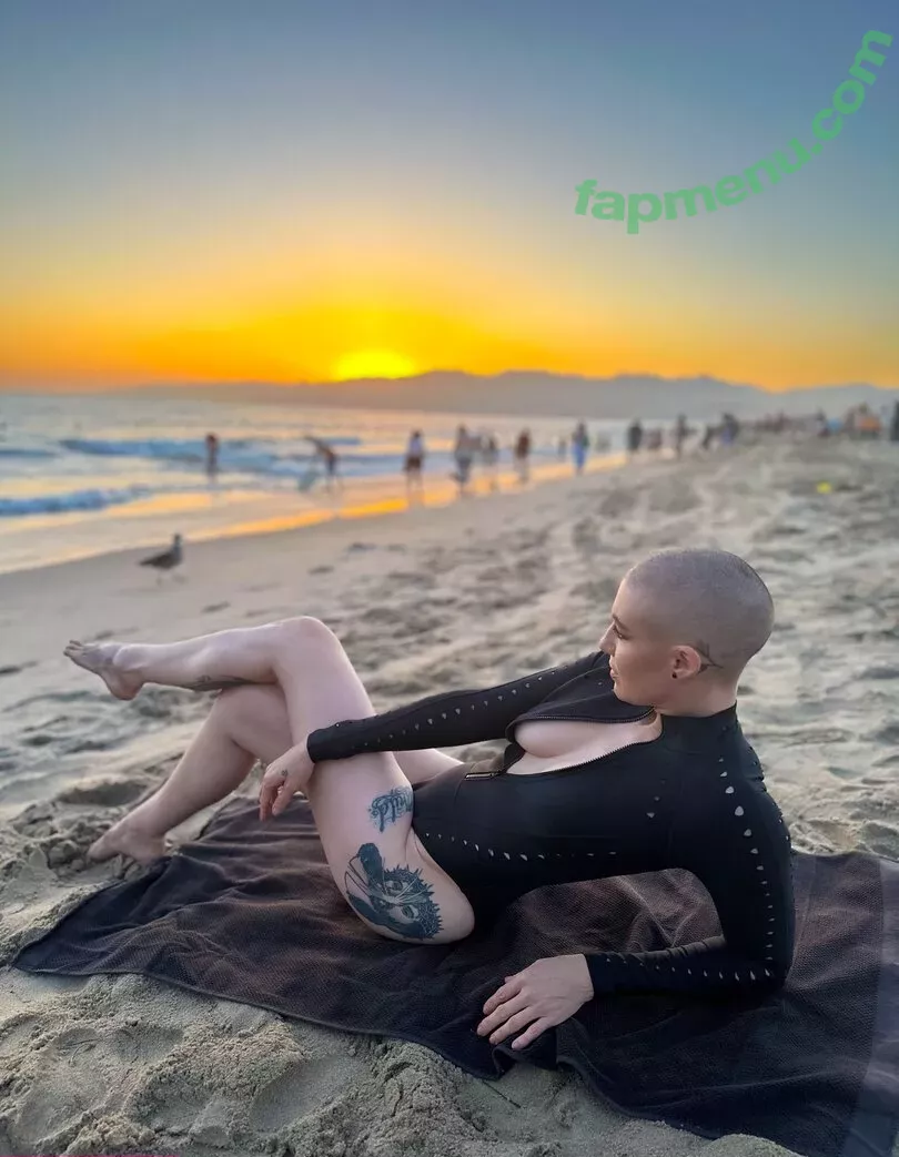 Comicbookgirl19 nude photo #0965 (DanikaXIX / pirateflagnislandgirl)