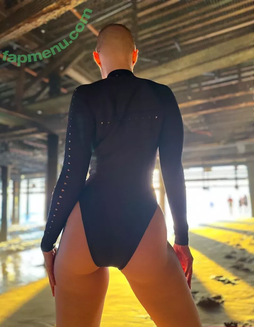 Comicbookgirl19 nude photo #0968 (DanikaXIX / pirateflagnislandgirl)