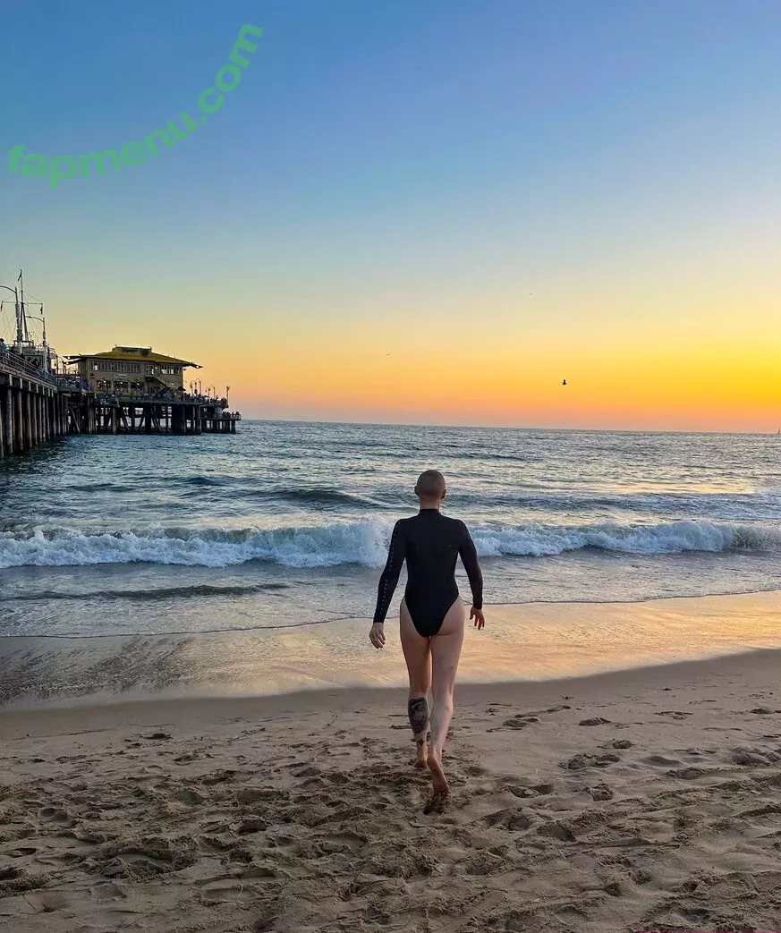 Comicbookgirl19 nude photo #0975 (DanikaXIX / pirateflagnislandgirl)