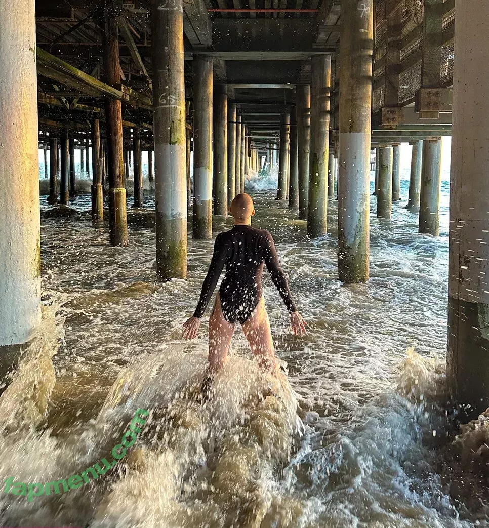 Comicbookgirl19 nude photo #0976 (DanikaXIX / pirateflagnislandgirl)