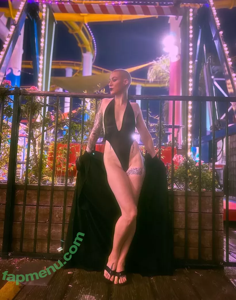 Comicbookgirl19 nude photo #0986 (DanikaXIX / pirateflagnislandgirl)