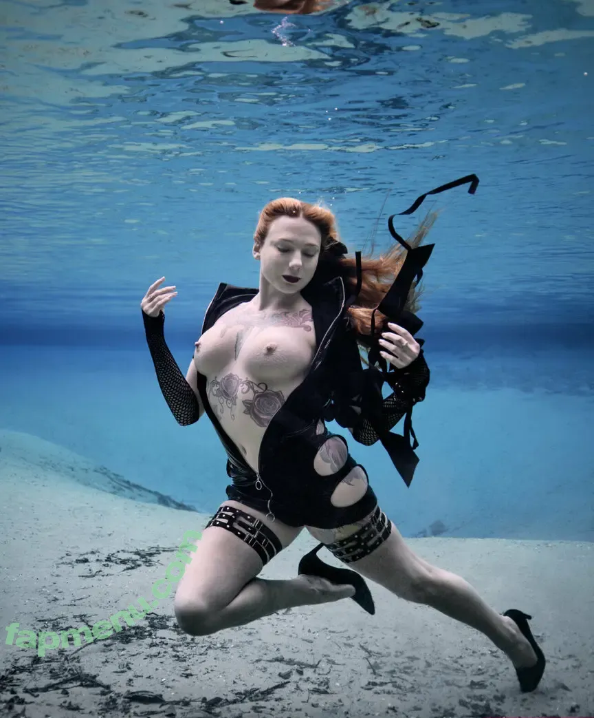 coraliaunderwater nude photo #0003 (coraliaunderwater)