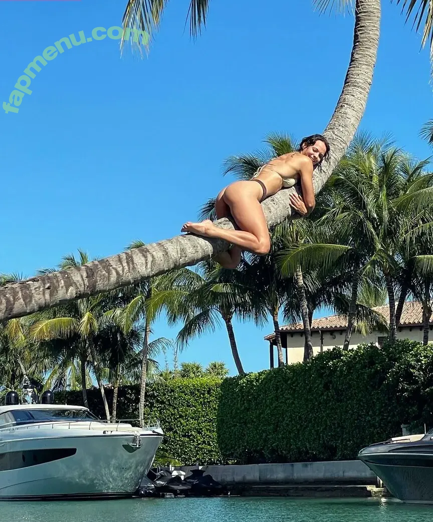 Corinne Nicewick nude photo #0003 (cori.story)