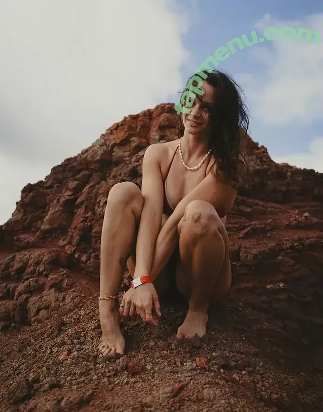 Corinne Nicewick nude photo #0008 (cori.story)