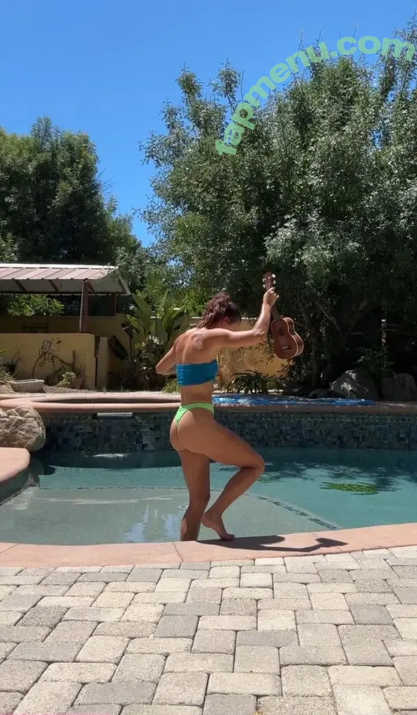 Corinne Nicewick nude photo #0014 (cori.story)