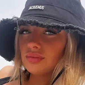 Cornish / ambre_leigh / bambi_xoxoxo nude photo #0010