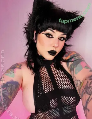 Cortanablue / ihatelaika nude photo #0017