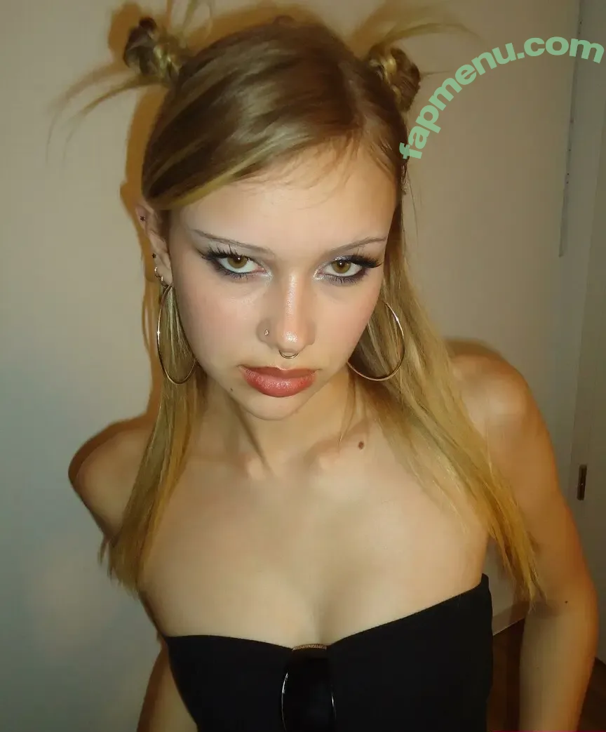 Cosima Amilie nude photo #0001 (cosimachalk)