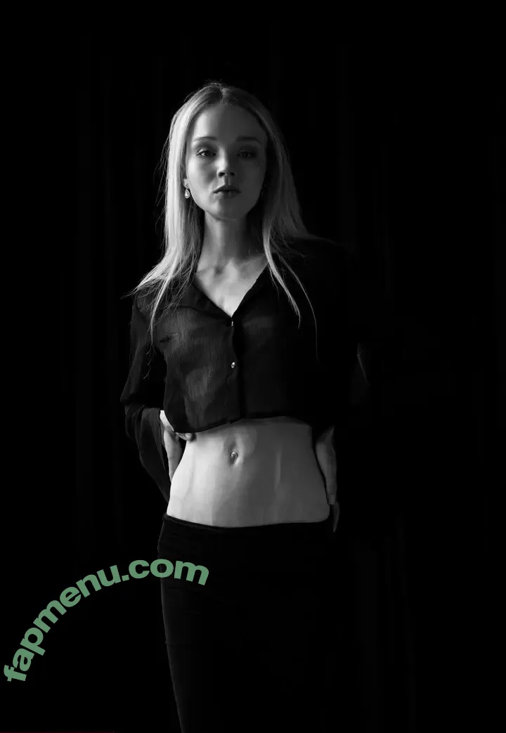 Cosima Beil nude photo #0076 (cosimabeil)