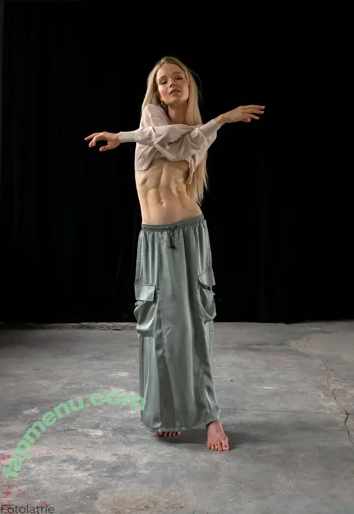 Cosima Beil nude photo #0102 (cosimabeil)