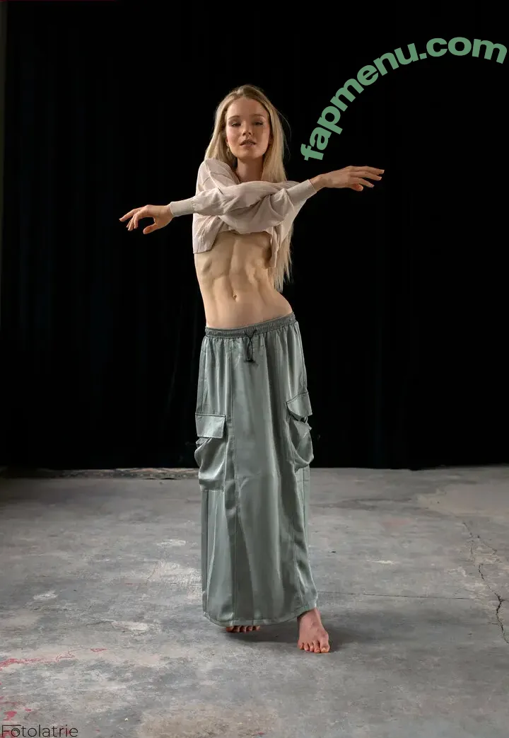 Cosima Beil nude photo #0103 (cosimabeil)