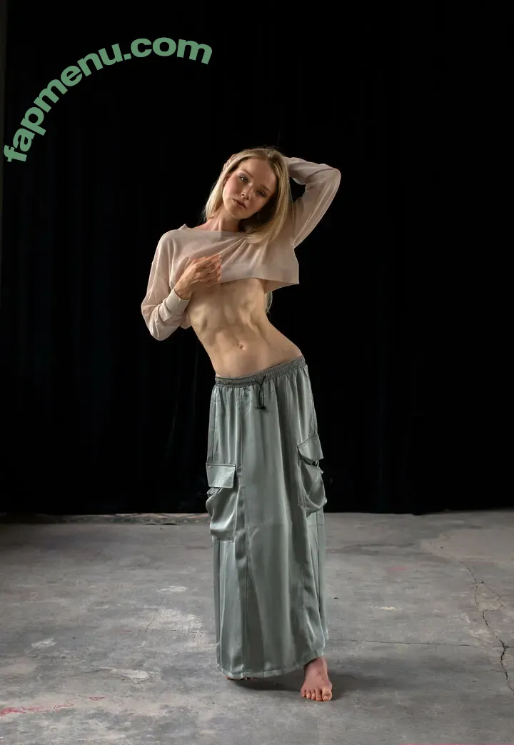 Cosima Beil nude photo #0104 (cosimabeil)