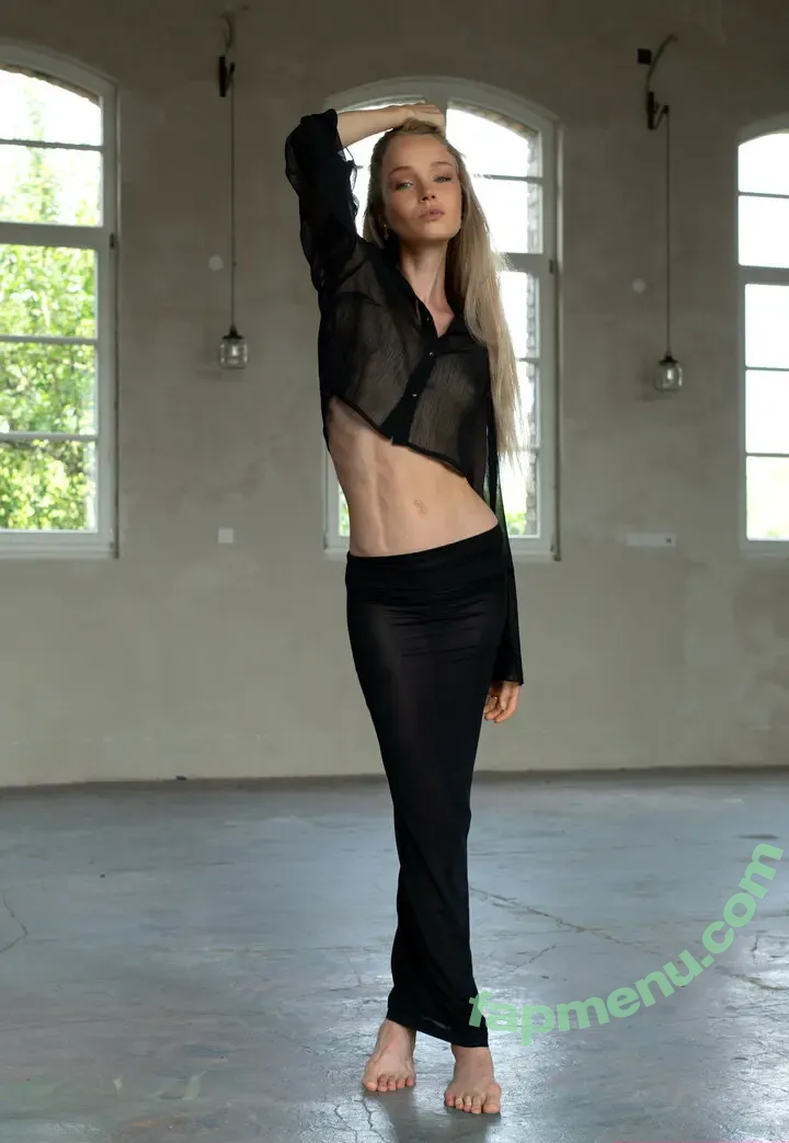 Cosima Beil nude photo #0105 (cosimabeil)