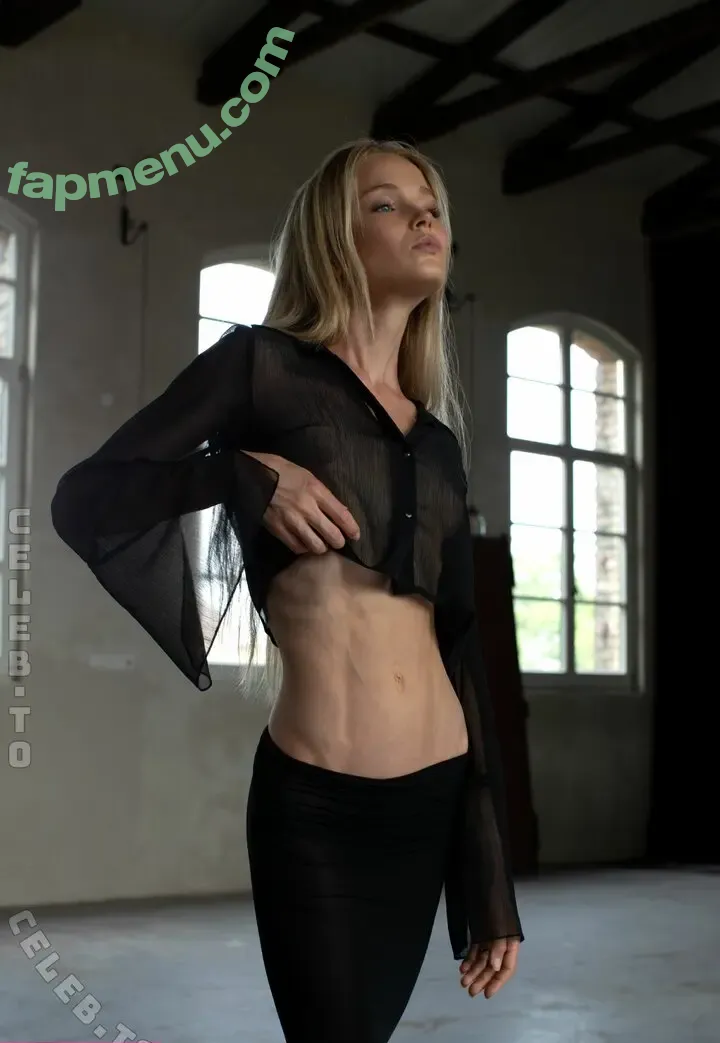 Cosima Beil nude photo #0130 (cosimabeil)