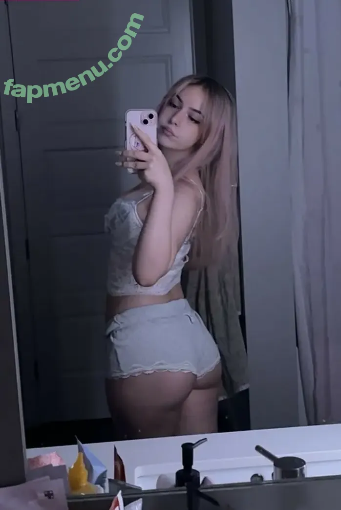 Cosplaysis nude photo #0051 (sismellow)