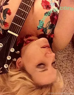 costume_bitch1 / elizabethhurley1 nude photo #0002