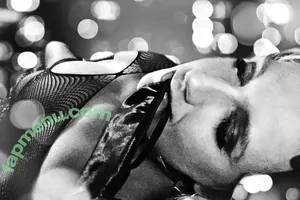 costume_bitch1 / elizabethhurley1 nude photo #0006