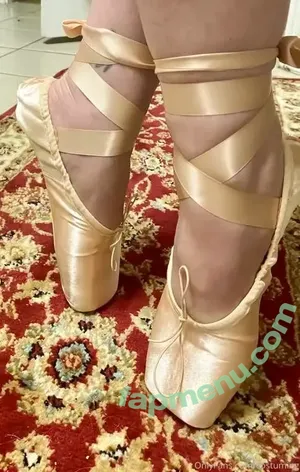 costume_bitch1 / elizabethhurley1 nude photo #0039