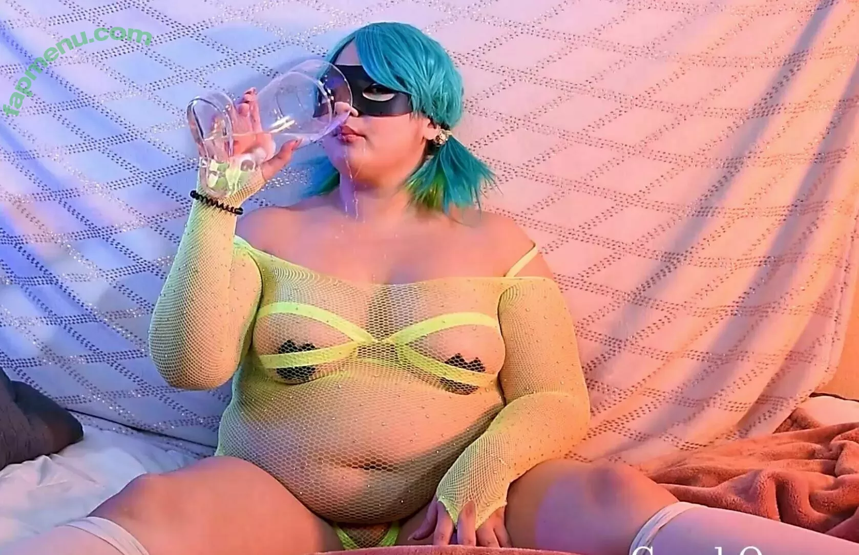 couchqueenie nude photo #0064 (couchqueenie)