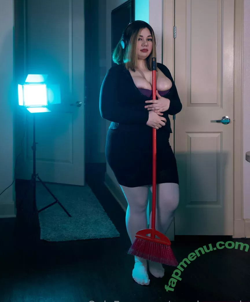 couchqueenie nude photo #0125 (couchqueenie)