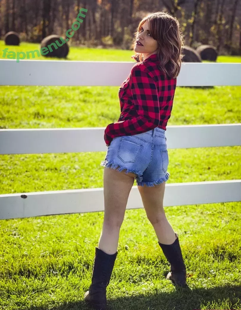 Country Christina nude photo #0041 (DoesCountry / countrychristina / countrychristinaofficial)