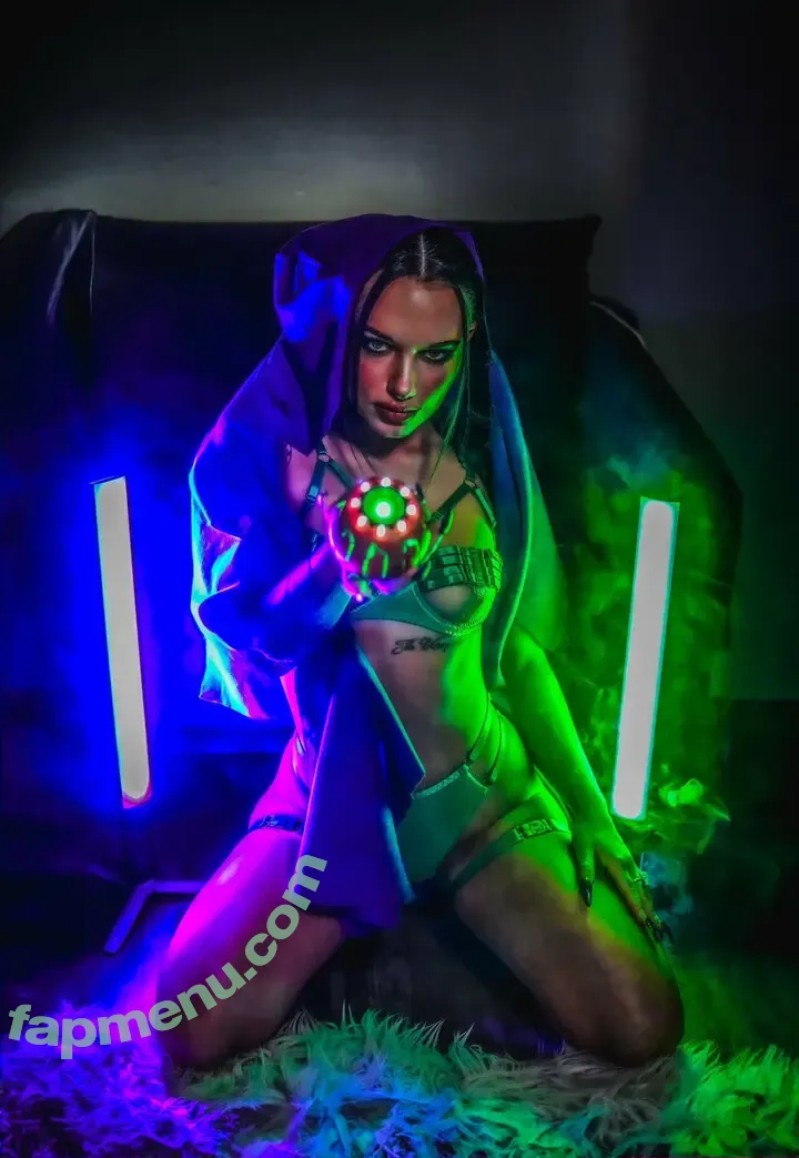 courteneyboyes nude photo #0010 (courteneyboyes)