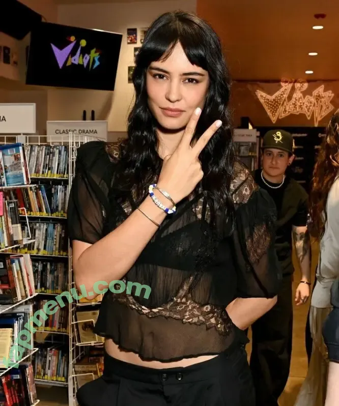 Courtney Eaton nude photo #0033 (courtneyeaton)