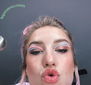 Courtney Miller / co_mill / courtney.miller / typicalvlogs nude photo #0011