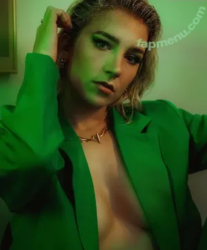 Courtney Miller / co_mill / courtney.miller / typicalvlogs nude photo #0016