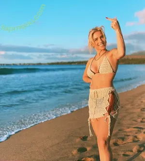 Courtney Miller / co_mill / courtney.miller / typicalvlogs nude photo #0020