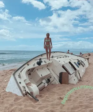 Courtney Miller / co_mill / courtney.miller / typicalvlogs nude photo #0026