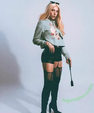 Courtney Miller / co_mill / courtney.miller / typicalvlogs nude photo #0031