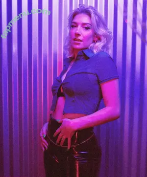 Courtney Miller / co_mill / courtney.miller / typicalvlogs nude photo #0061