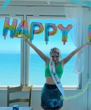 Courtney Miller / co_mill / courtney.miller / typicalvlogs nude photo #0081