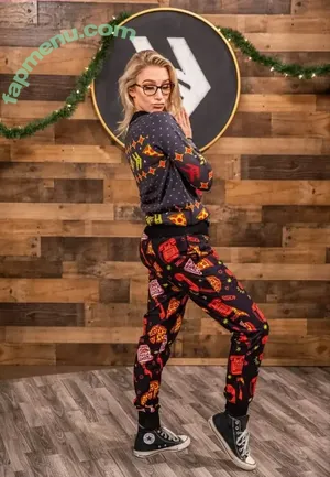 Courtney Miller / co_mill / courtney.miller / typicalvlogs nude photo #0097