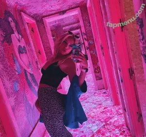 Courtney Miller / co_mill / courtney.miller / typicalvlogs nude photo #0101