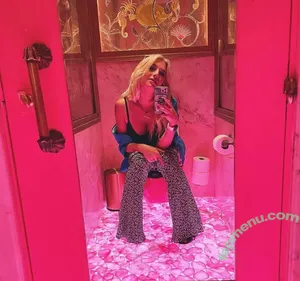 Courtney Miller / co_mill / courtney.miller / typicalvlogs nude photo #0102