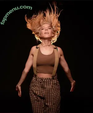 Courtney Miller / co_mill / courtney.miller / typicalvlogs nude photo #0127