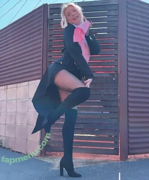 Courtney Miller / co_mill / courtney.miller / typicalvlogs nude photo #0178