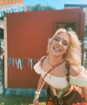 Courtney Miller / co_mill / courtney.miller / typicalvlogs nude photo #0224