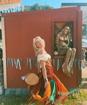 Courtney Miller / co_mill / courtney.miller / typicalvlogs nude photo #0225