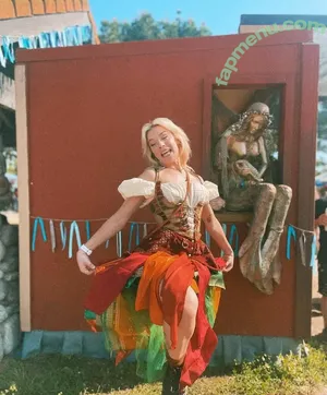 Courtney Miller / co_mill / courtney.miller / typicalvlogs nude photo #0227