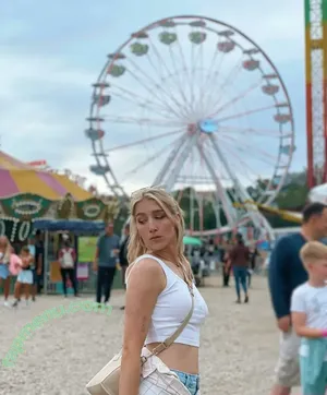 Courtney Miller / co_mill / courtney.miller / typicalvlogs nude photo #0288