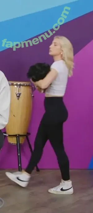 Courtney Miller / co_mill / courtney.miller / typicalvlogs nude photo #0299