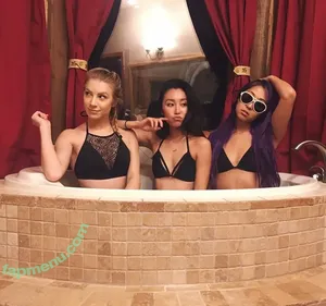 Courtney Miller / co_mill / courtney.miller / typicalvlogs nude photo #0332