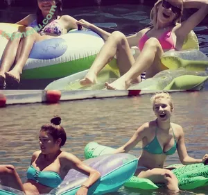 Courtney Miller / co_mill / courtney.miller / typicalvlogs nude photo #0339