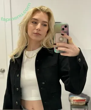 Courtney Miller / co_mill / courtney.miller / typicalvlogs nude photo #0370