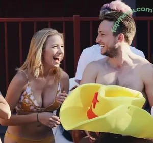 Courtney Miller / co_mill / courtney.miller / typicalvlogs nude photo #0393